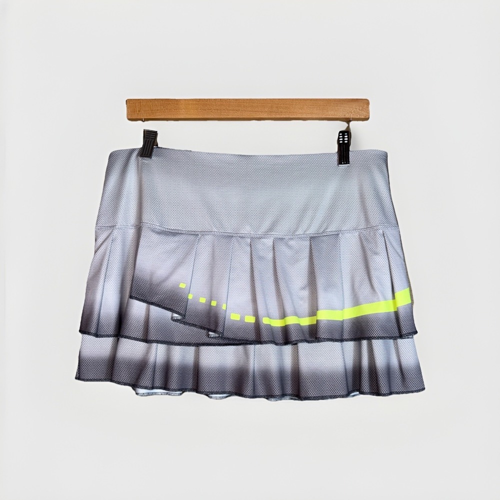 Lucky in Love Tennis Set Size L Gray White Yellow V-neck Top & Ruffle Skort - Picture 8 of 12